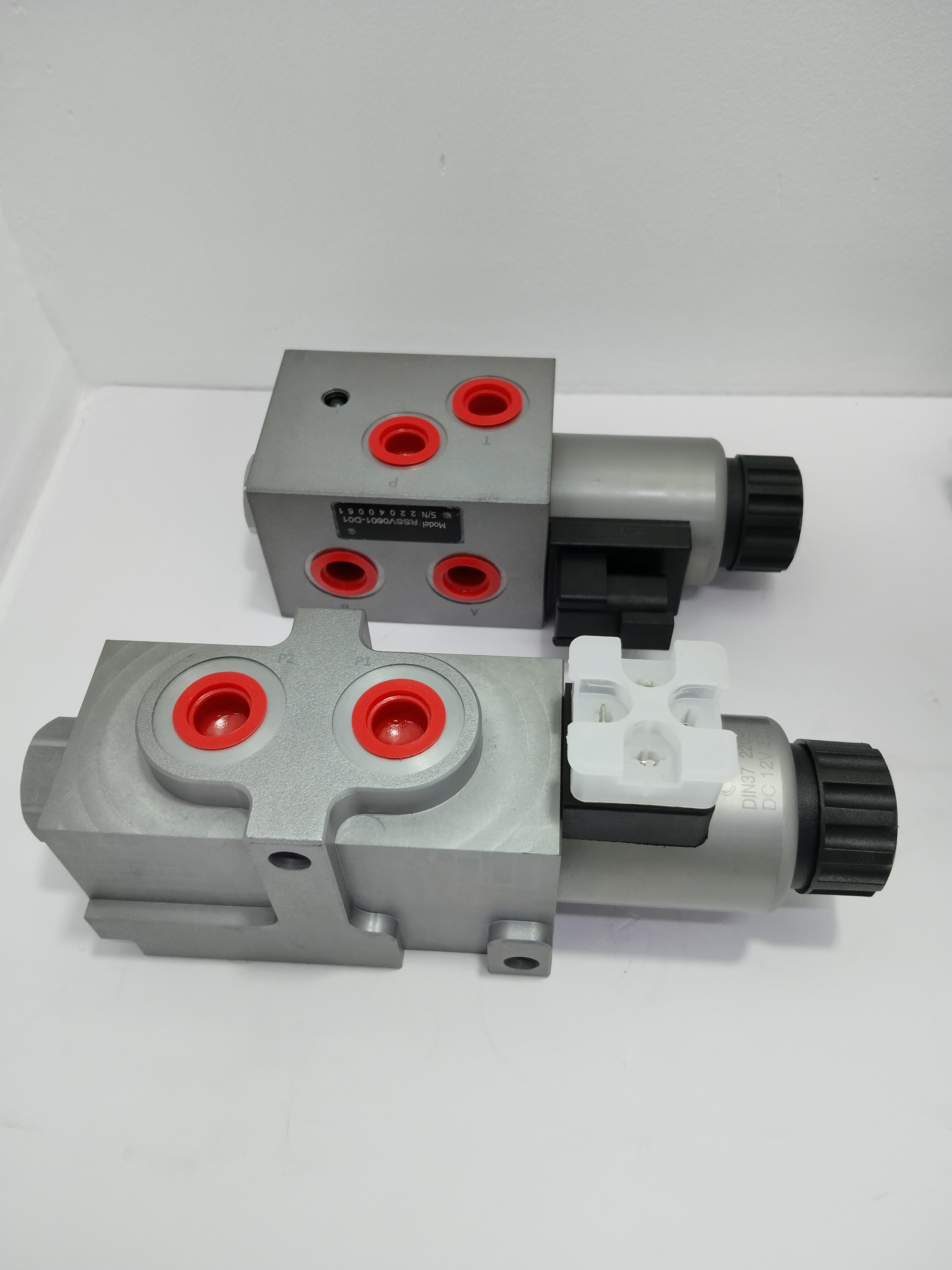 30W Electric Solenoid Hydraulic Valve 24v 250Bar Rated Pressure