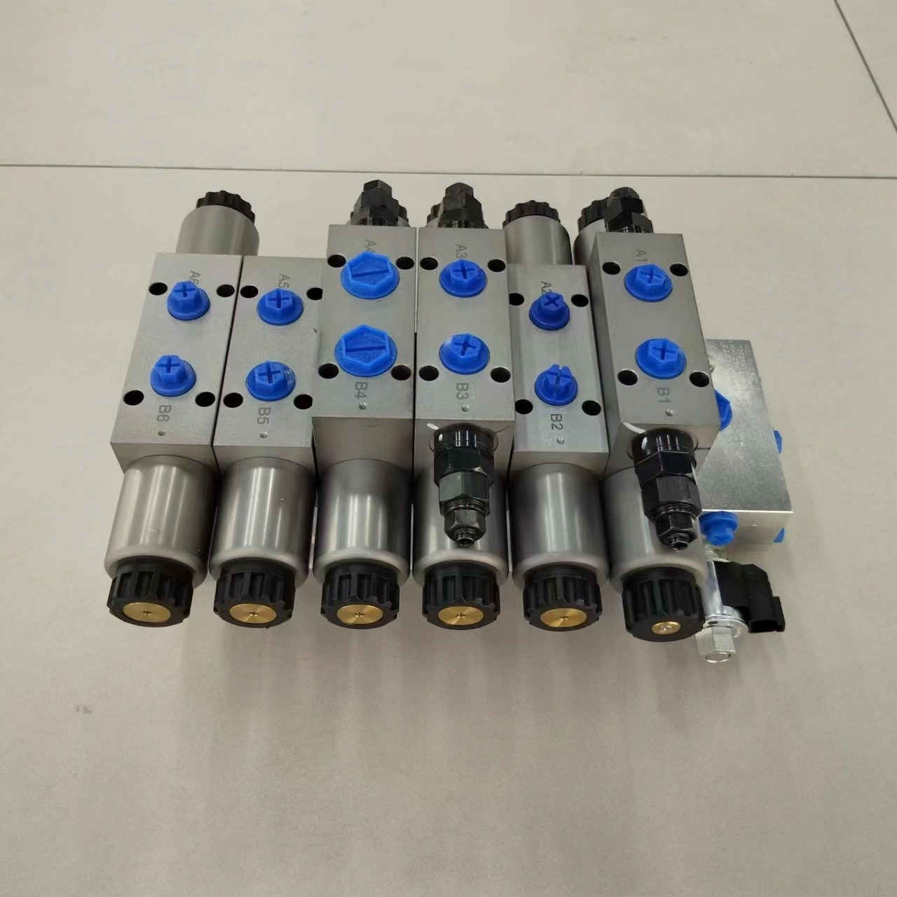 OEM / ODM Hydraulic Valve Manifolds Solenoid Proportional Valve Group